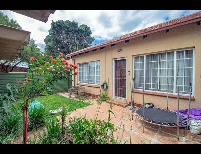 2 BEDROOM TOWNHOUSE FOR SALE IN MONTANA PARK